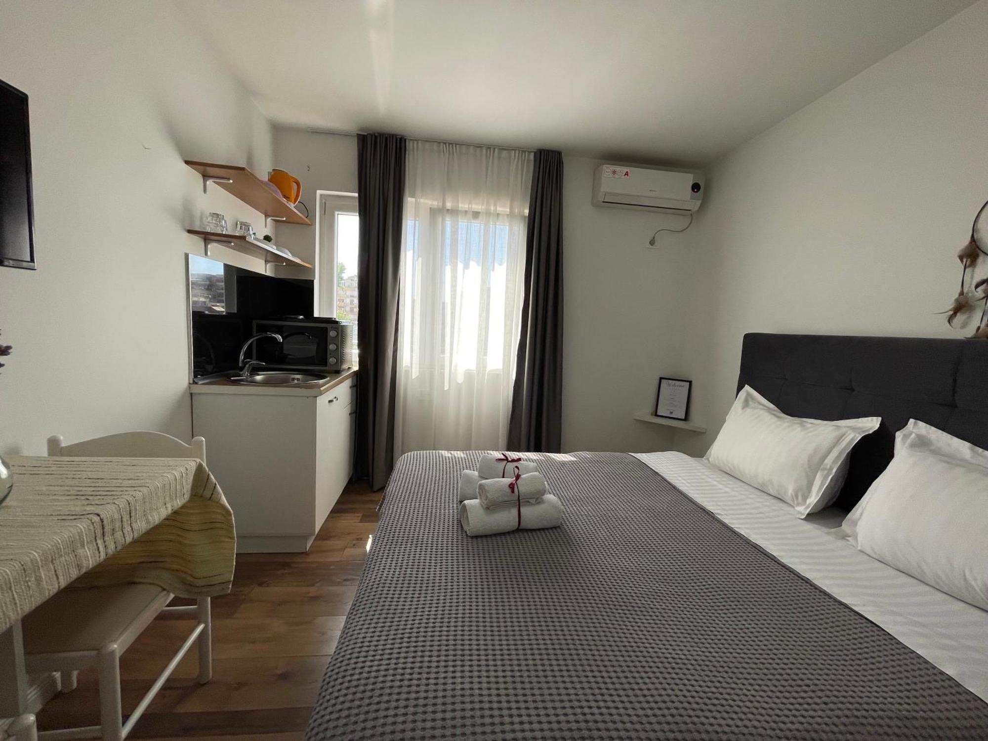 Central Studio Apartments Τίρανα Δωμάτιο φωτογραφία